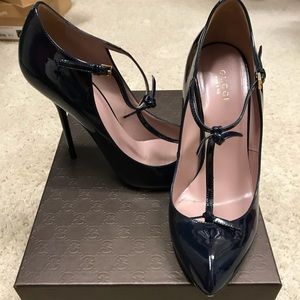 Gucci Vernice Crystal in Navy with box & dust bag